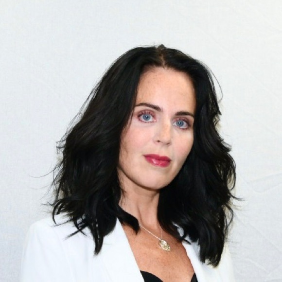 Meet your Posher, Cate - Picture 2 of 2